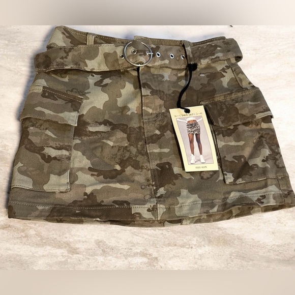 Ban-jara Dresses & Skirts - Ban-Jara Camouflage Mini Skirt with Belt nwt sz 0/23